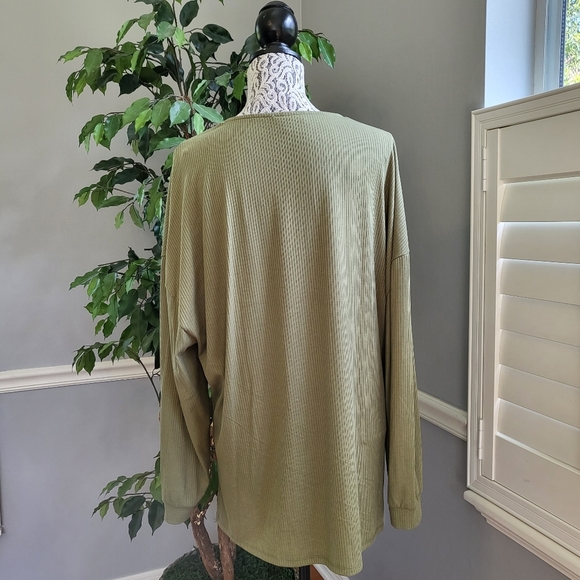 Derek Heart 2X Ruched Ribbed Sweater - Picture 4 of 6